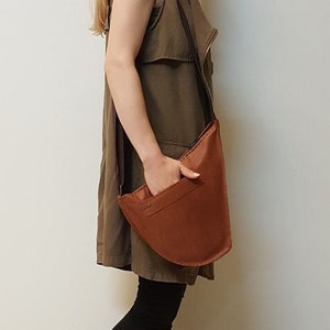 Petit sac fait main en cuir véritable. Pour bandoulière, épaule. Cadeau de Noël personnalisé. Style urbain. Porte-monnaie quotidien avec poche zippée. Pour elle