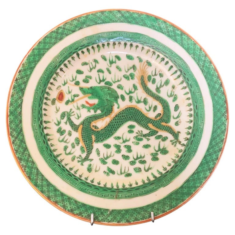 Assiette en Porcelaine Chinoise avec Décor de Dragon Famille Verte 18Ème Siècle