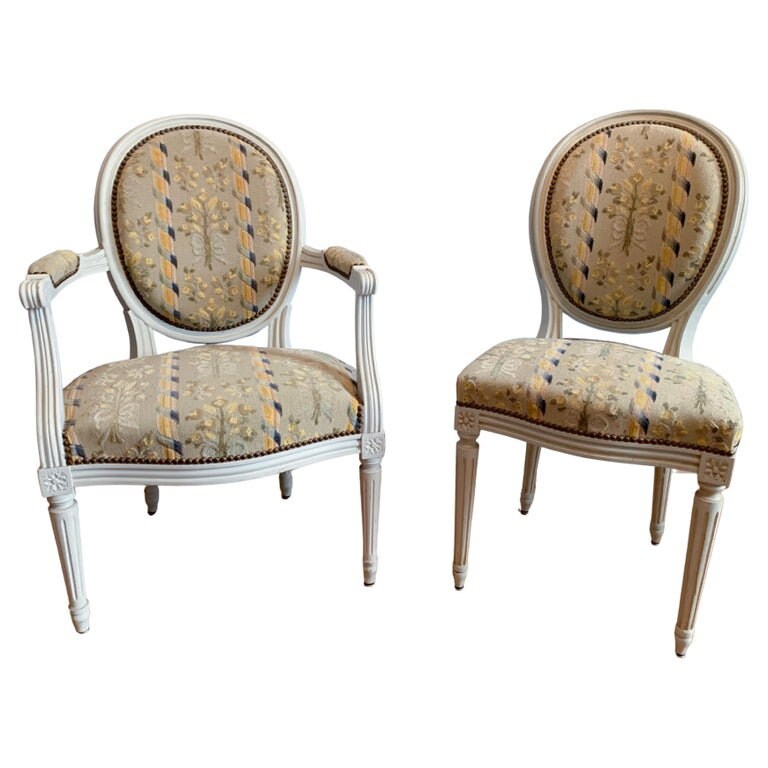 Ensemble de Fauteuil Medaillon et Sa Chaise en Bois Laqué Style Louis Xvi