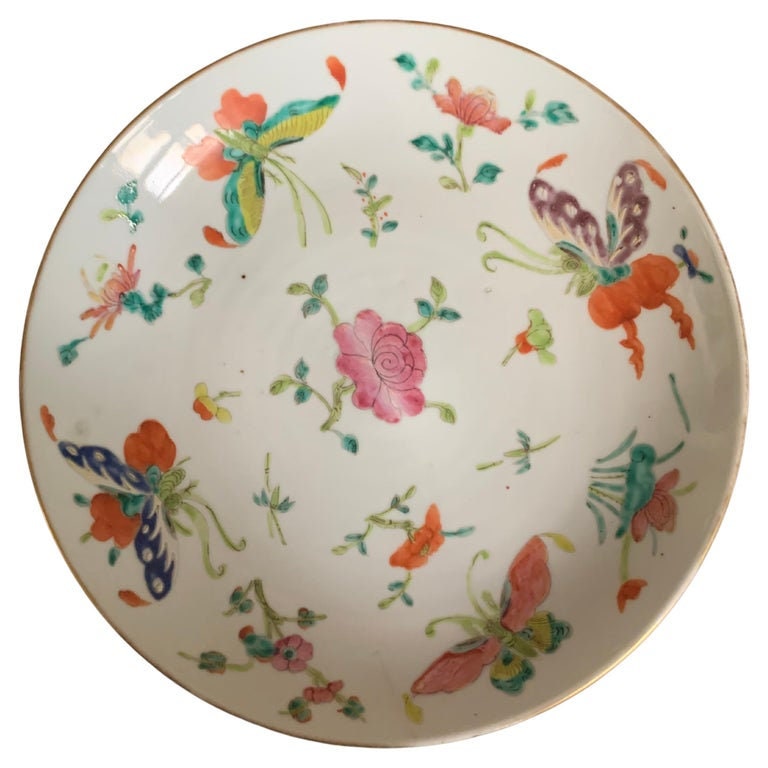 Assiette en Porcelaine Chinoise Famille Rose Décorations de Papillons 19Ème Siècle Chine