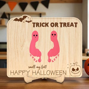 Halloween Trick or Treat Sign Glowforge file ,Halloween Laser cut file ,Smell My Feet SVG for laser ,Wooden Halloween Decor ,Halloween Gift