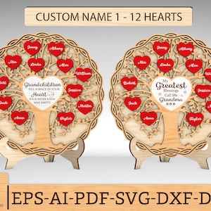 Puede incluir: Un recorte de madera de un árbol con 12 corazones rojos, cada uno con un nombre escrito en él. El árbol está rodeado por un borde decorativo. El texto "My Greatest Blessings Call Me Grandma" está escrito en el tronco del árbol. El texto "Grandchildren Fill A Space In Your Heart Your Never Knew Was Empty" está escrito en el tronco del árbol.