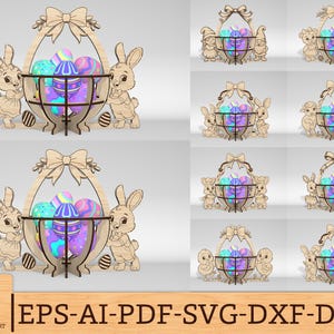 Op de afbeelding: Houten paasmand met een strik, gevuld met kleurrijke eieren, geflankeerd door twee konijntjes. De mand wordt ondersteund door een standaard. Extra ontwerpen zijn onder meer konijntjes, kuikens en lammetjes. De afbeelding bevat ook de tekst "EPS-AI-PDF-SVG-DXF-DWG".