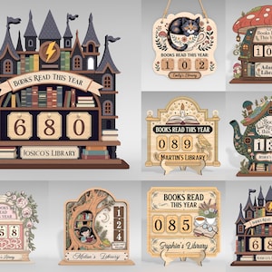 Può includere: Una collezione di contatori di libri decorativi in legno con vari design, tra cui un castello, una casa a fungo, una teiera e un tronco d'albero. Ogni oggetto mostra il testo Books Read This Year con contatori numerici e nomi personalizzati.