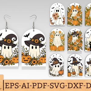 Könnte beinhalten: Ohrringe und dekorative Anhänger zum Thema Halloween. Die Ohrringe zeigen einen Cartoon-Geist mit Hexenhut, Kürbissen und Fledermäusen. Die Anhänger zeigen verschiedene Geisterdesigns mit Kürbissen und Blumen auf weißem Hintergrund.