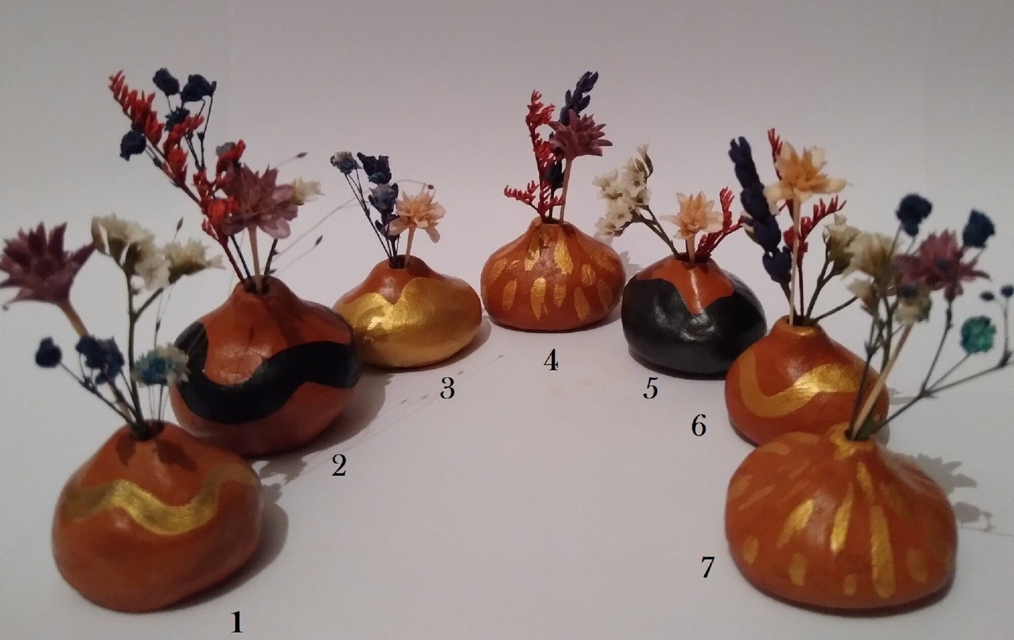 Mini Vase en Argile Crue avec Son Bouquet de Fleurs Séchées - Collection 1. Or et Noir