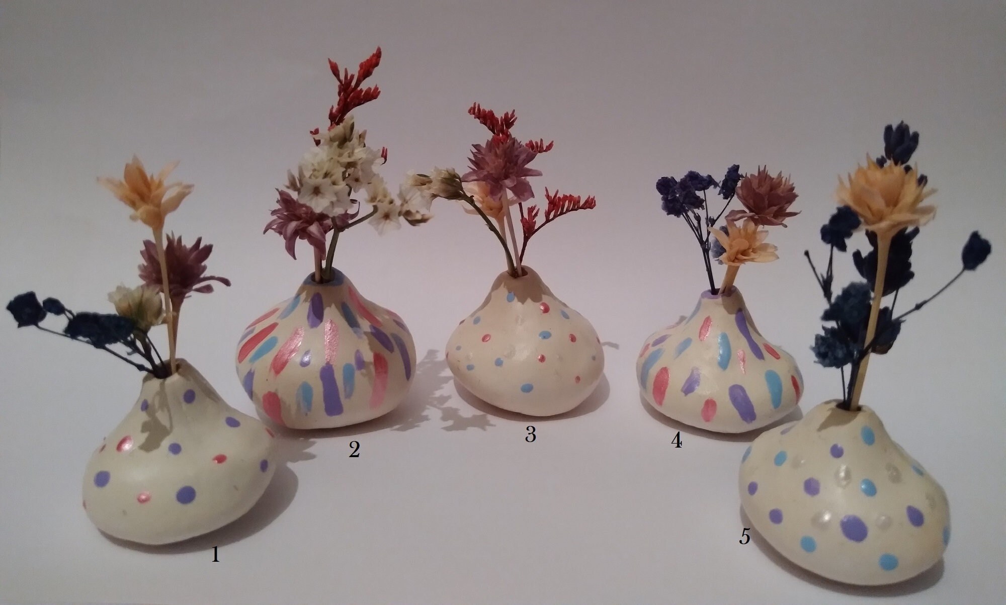 Mini Vase en Argile Blanche avec Son Bouquet de Fleurs Séchées - Collection 3. Blanc et Pastels