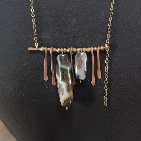 bijou créateur collier sautoir pierres naturelles agates maron blanche noire zonée sur laiton