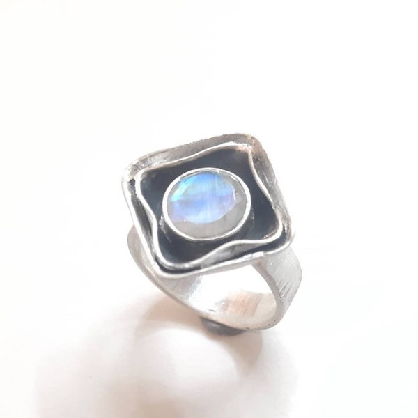 Bijoux créateur bague design argent satiné et noirci pierre de lune facetté pièce unique fait main pour femme