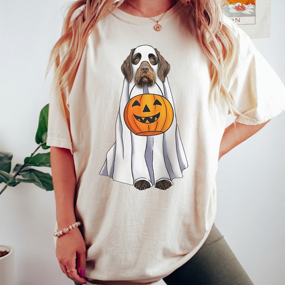German Wirehaired Pointer Halloween Comfort Colors Tee | Funny Halloween Gwp Wearing A Ghost Costume With Pumpkin Basket Unisex T-Shirt