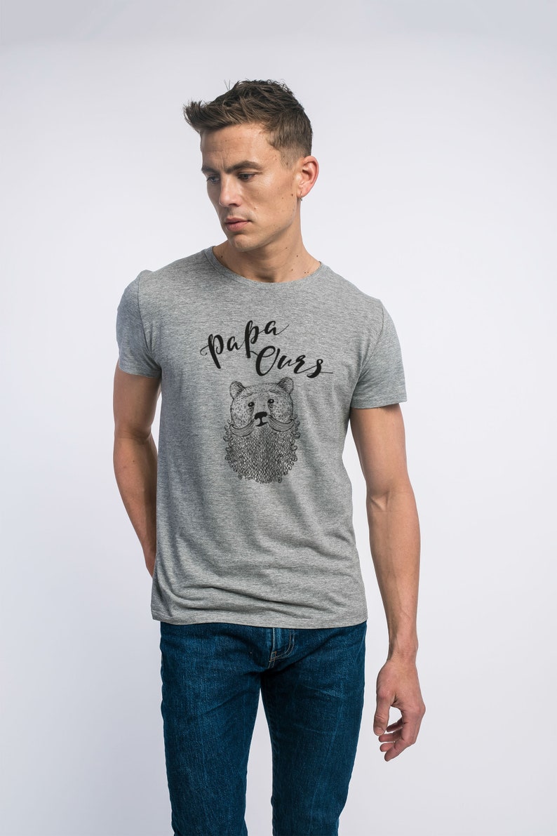 May include: A grey t-shirt with a black bear illustration and the text "papa ours" printed on the front.