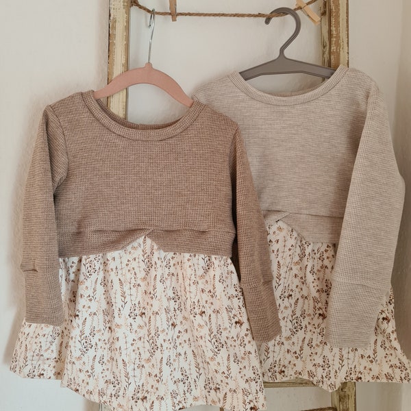 Mädchen Kleid - Girlysweater Pullover mit Schößchen - Pulloverkleid - Waffel-Jersey - beige - Jersey - Blume beige - Größe 56-158