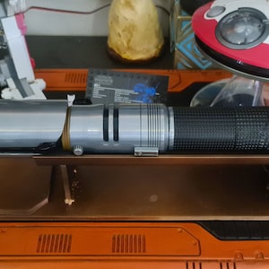 Replica Savi&#39;s lightsaber build stand