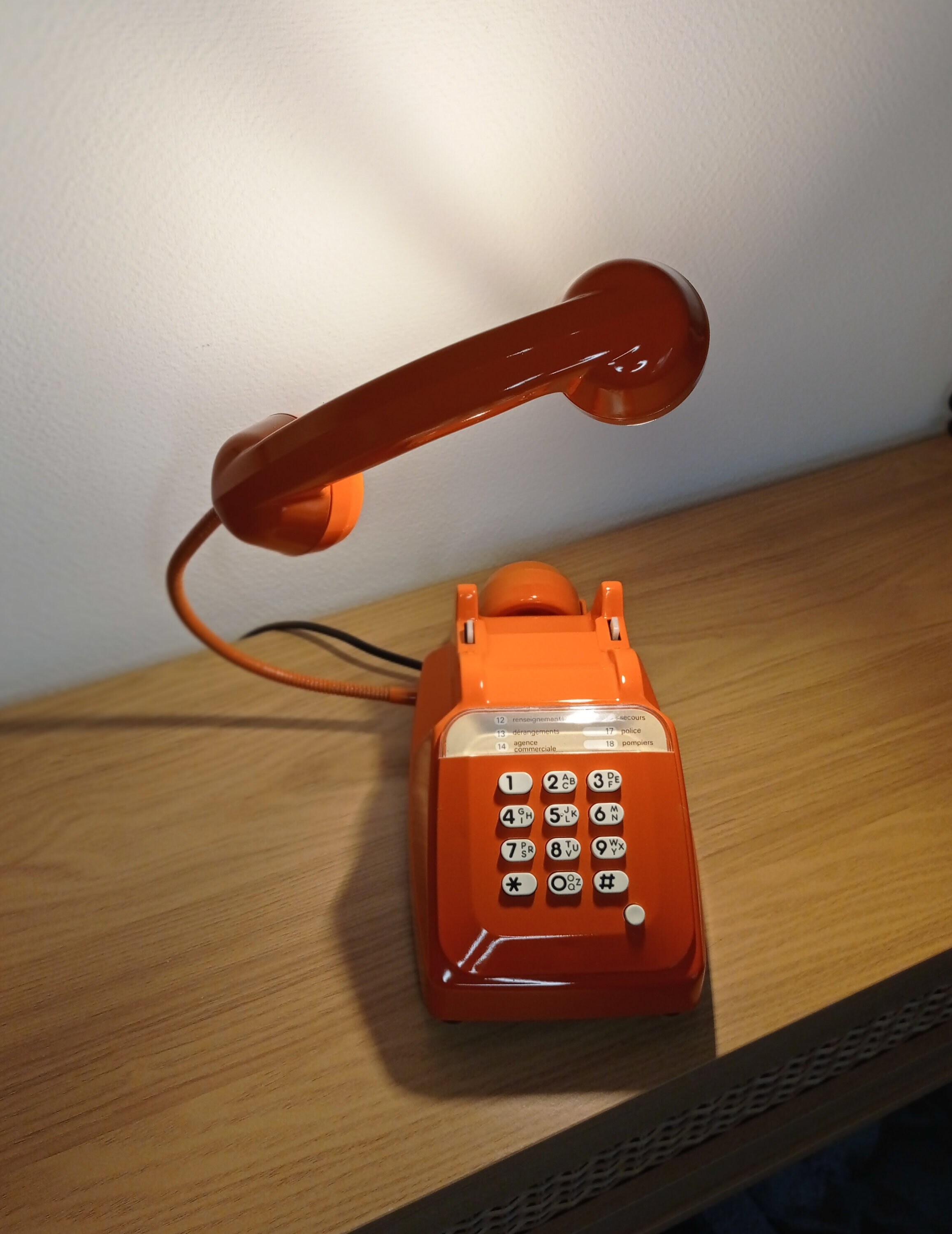 Lampe Téléphone Vintage à Touches Orange Années 80 Français