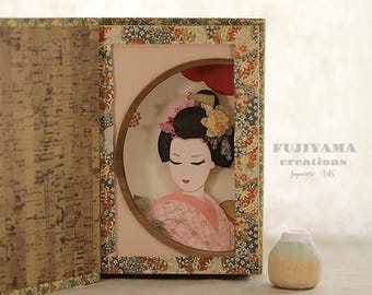 Handmade Japanese Geisha Maiko Wall Art,chiyogami kimono girl wall art,Geiko Home Decor,Japan Traditional Geisha Portrait Frame Art,J313