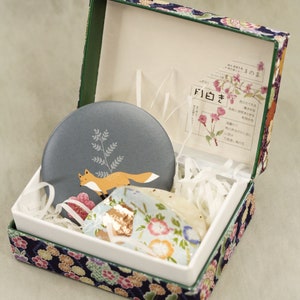 Japanese hair piece,mirror,purse mirror,Make-up Mirror,compact mirror,mirror,bridesmaid gift,Valentine Gift for her.Girlfriend gift,D171