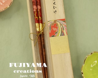 Handgemaakte Japanse eetstokjes, verjaardag, handgeschilderde houten kist, gepersonaliseerde gegraveerde eetstokjes/feestcadeaus/trouwbedankjes, huwelijkscadeau, C256