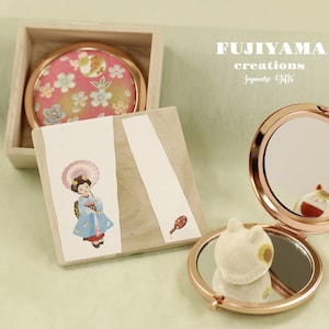 Japanese chiyogami purse mirror,Make up Mirror,compact mirror,bridesmaid gift,wedding gift,Valentine Gift,Gift for her.Girlfriend gift,D147