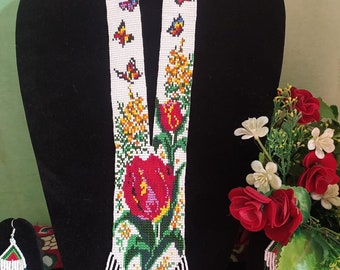 Rose fleur rouge perlée, collier ukrainien, collier de perles Gerdan avec motif national ukrainien en ukrainien traditionnel, avec boucle d'oreille gratuite