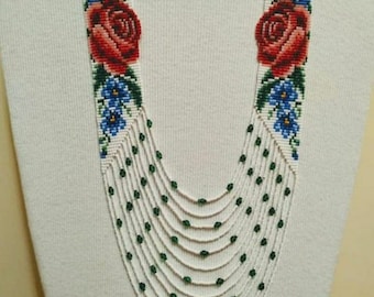 Rose fleur rouge perlée, collier ukrainien, collier de perles Gerdan avec motif national ukrainien en ukrainien traditionnel, avec boucle d'oreille gratuite