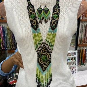 Africain/ collier artisanal/ beau/élégant/ coloré/ culturel/ ethnique/ bijoux massaï/collier de perles/collier de charme/collier long