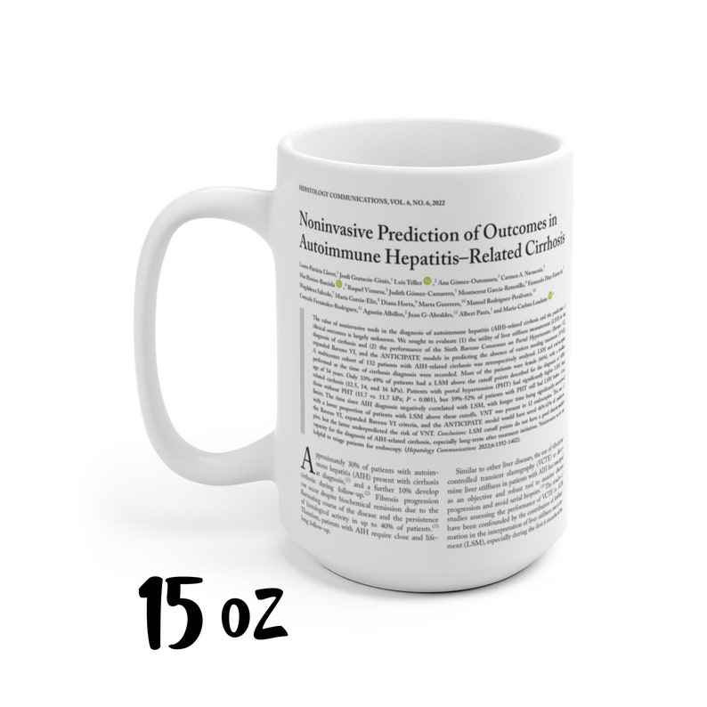 Peut inclure: Un mug en c&eacute;ramique blanc avec une grande anse, pr&eacute;sentant du texte sur la cirrhose li&eacute;e &agrave; l'h&eacute;patite auto-immune. Le mug a une capacit&eacute; de 444 ml. Le texte sur le mug comprend le titre "Noninvasive Prediction of Outcomes in Autoimmune Hepatitis-Related Cirrhosis."