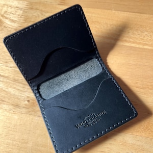 Cartera de cuero minimalista hecha a mano / Cuero italiano de grano completo curtido vegetal fabricado en Gran Bretaña