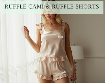 Conjuntos de pijama de satén con tirantes y pantalones cortos con volantes personalizados y nudo de corbata, regalos para damas de honor, conjuntos de satén con tirantes y pantalones cortos para novias, regalo para ella, suela de camisola