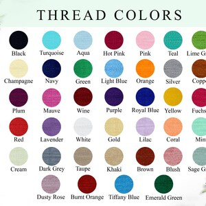 Pode incluir: Um gr&aacute;fico de cores exibindo uma variedade de cores de linha. O gr&aacute;fico inclui uma gama de tons, de Preto a Verde Esmeralda, com r&oacute;tulos como Turquesa, Rosa Choque e Azul Royal. O texto "THREAD COLORS" est&aacute; no topo.