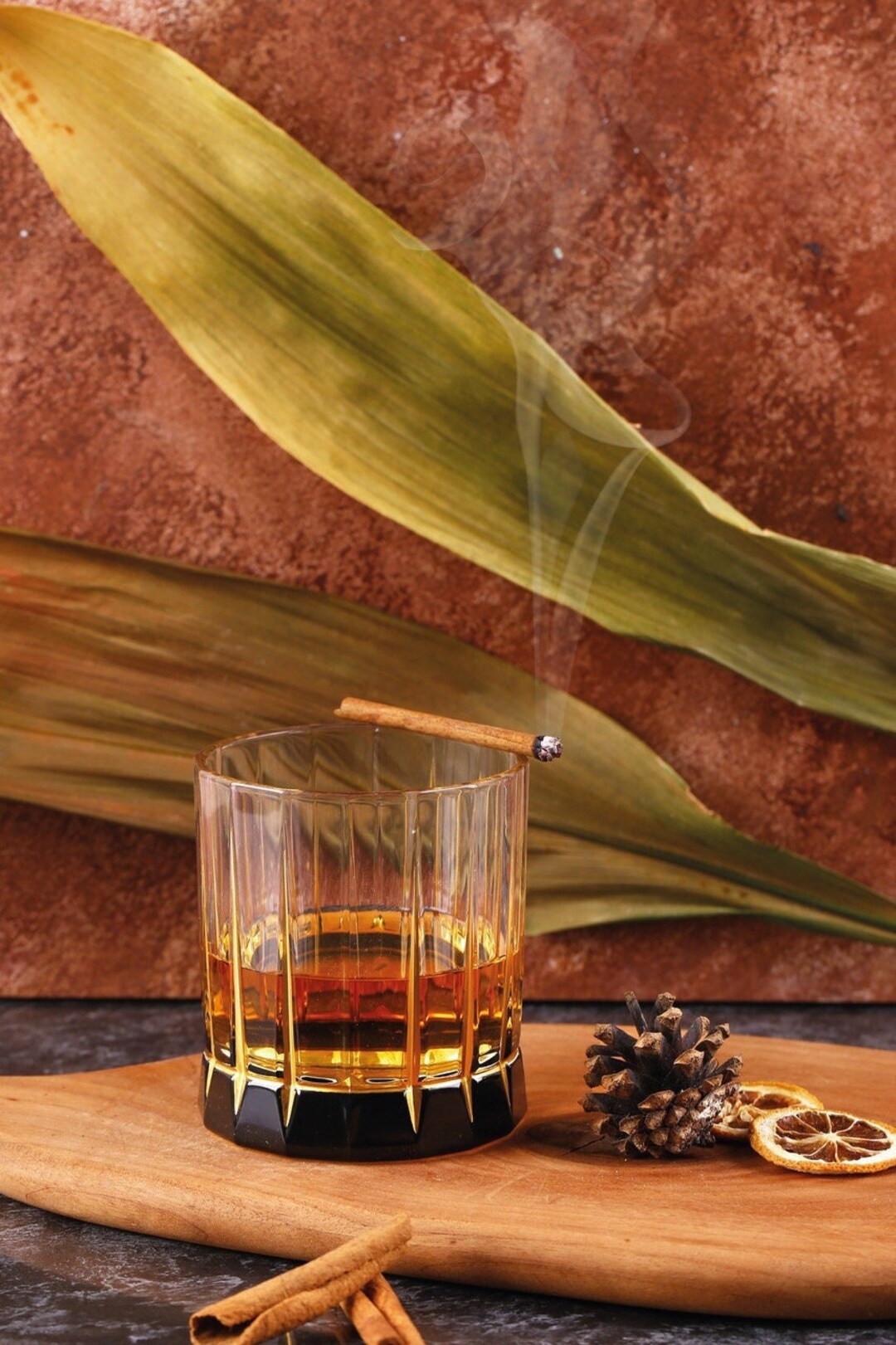 Crystal Cut Whiskey Glass Vintage Textured, Gold Rimmed Scotch Glass ...