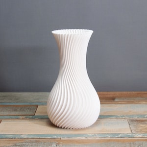 Moderne Wirbelvase, 3D gedruckte Vase, originelles Wohndekor, Geschenk für sie, umweltfreundlich, Muttertagsgeschenk, Vase im nordischen Stil Weiß