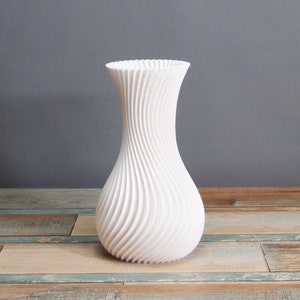 Modern Swirl Vase: 3D Printed Eco-Friendly Home Decor