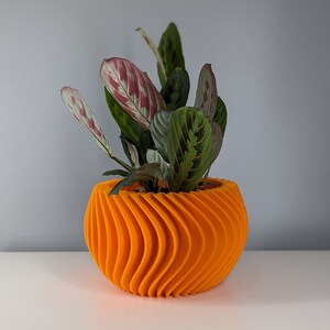 Minimalist Fluted Planter Pot, indoor plant pot, 3D Printed, home décor, eco-friendly, mothers day gift, many colours and sizes Orange