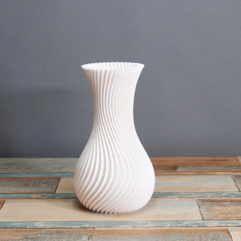 Moderne Wirbelvase, 3D gedruckte Vase, originelles Wohndekor, Geschenk für sie, umweltfreundlich, Muttertagsgeschenk, Vase im nordischen Stil Weiß