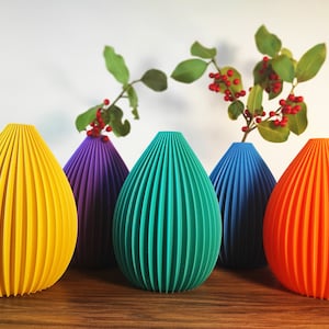 Teardrop Decorative Ribbed Vase, Bottle Neck Vase, Minimalist, Room Decor, 3D Printed Vase, black, white,red,Dried Flowers,housewarming gift