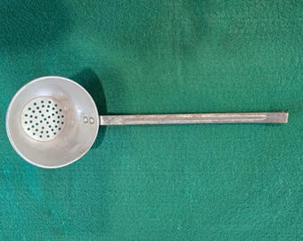 Escorredor de metal vintage grande para pendurar na parede ou em prateleiras, ideal para cozinha, cabana, estilo campestre, decoração e decoração de casa.