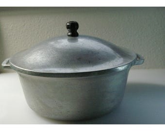 Vintage Kitchen Super Maid Aluminum 3 Quart Metal Dutch Oven Mid Century Cooking Pot