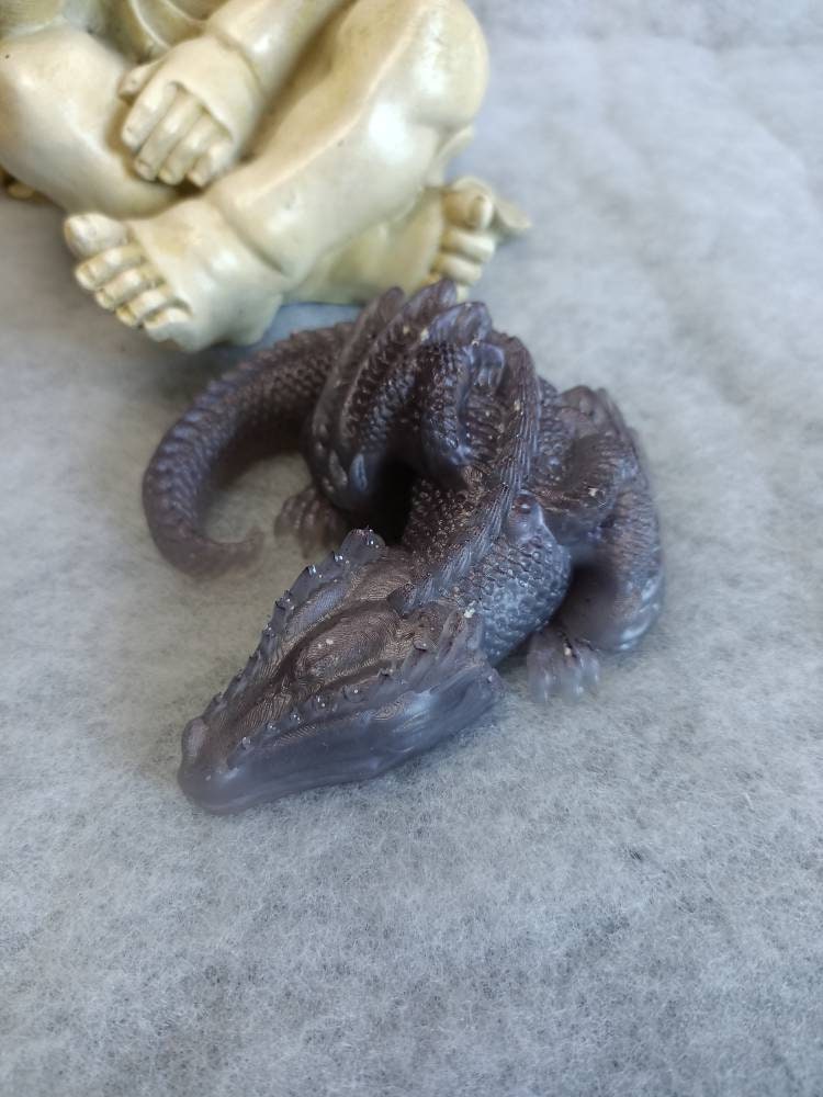 Dragon en Résine Gris avec Reflet Violet
