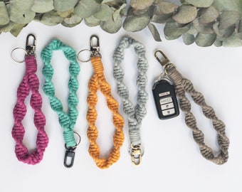 Porte-clés spirale en macramé, bracelet et porte-clés, lanière de poignet, porte-clés bracelet, porte-clé bohème, porte-clé esthétique, preppy