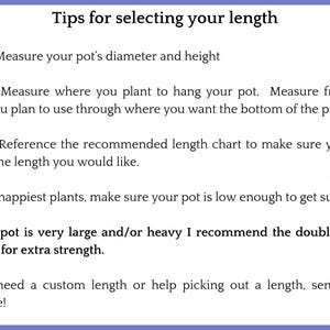 Op de afbeelding: Een instructiegids getiteld Tips for selecting your length met drie stappen voor het opmeten van een plantenpot, een zonne-icoon en advies over het kiezen van een dubbele koordversie voor zware potten, inclusief hulp bij maatwerk.