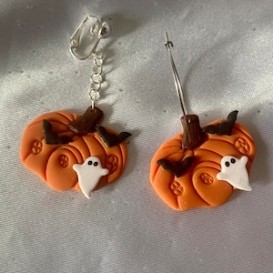 Pumpkin House Clay-oorbellen//achtervolgd spookachtig eng spookvleermuis zilveren oorbel hypoallergene clip op niet-gaatjes oor