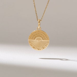 14k Solid Gold Sunburst Necklace, Delikatny wisiorek w kształcie koła wschodzącego słońca dla kobiet, Minimalistyczny prezent w postaci biżuterii z gwiazdką dla mamy lub córki, ręcznie robiony