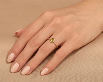 Bezel Set Peridot Ring, 14K Solid Gold Minimalist Green Gemstone Ring
