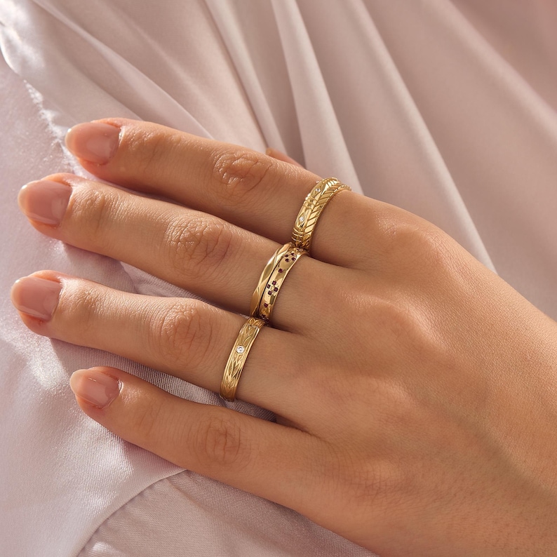 14K Solid Gold Vintage Diamond Wedding Band, Rhombus Pattern Geometric Gold Ring, Stackable Bridal Band, Anniversary Gift For Her imagen 8