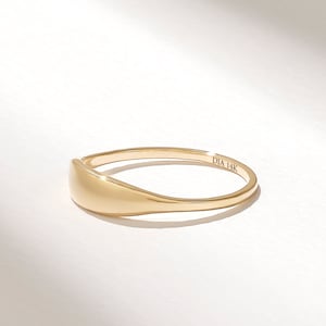 Anillo de sello delicado, anillo de meñique grabable de oro macizo de 14 k, regalos personalizados para mujeres, anillo de monograma inicial personalizado, anillo de sello delgado