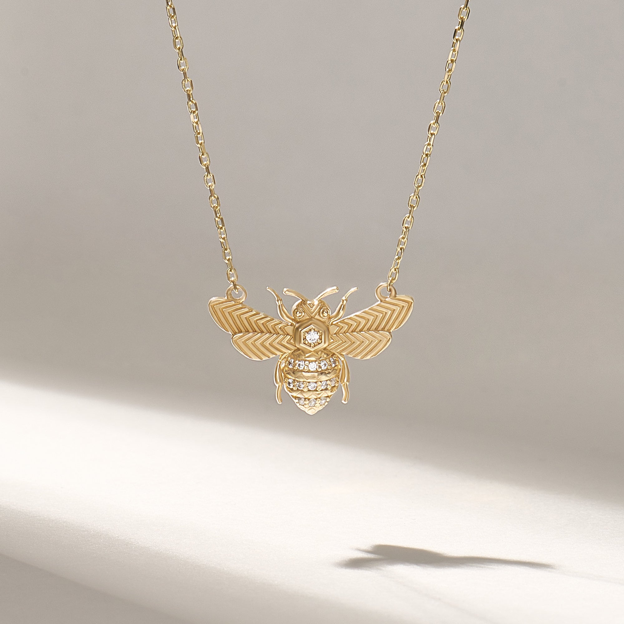 Gold bee pendant - Etsy 日本