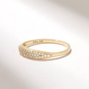 14Kソリッドゴールド パヴェダイヤモンド ピンキーリング（女性用）、繊細なシグネットリング、スリムなゴールドスタッキングバンド、彼女へのミニマリストファインジュエリーギフト