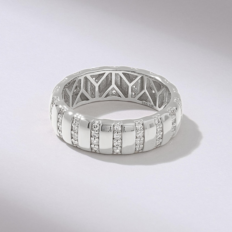 14K massivt guld brett cigarrband, unik räfflad guldring med statement, geometrisk vertikal pavé diamant alliansring, tung modern cocktailring bild 3