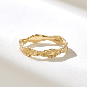 14k Wave Milgrain Wedding Ring, Solid Gold Rhombus Patterned Band, Womens Vintage Textured Band, Wavy Marriage Ring, Antique Stackable Ring