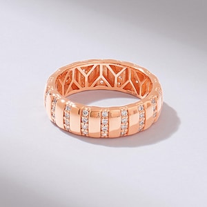 14K massivt guld brett cigarrband, unik räfflad guldring med statement, geometrisk vertikal pavé diamant alliansring, tung modern cocktailring bild 5